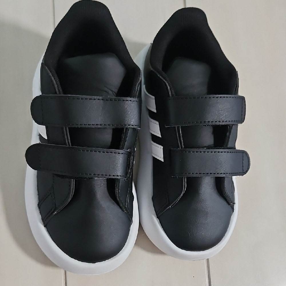 Adidas Toddler Classic Black and White Kids Velcro Sneakers Size 10 New